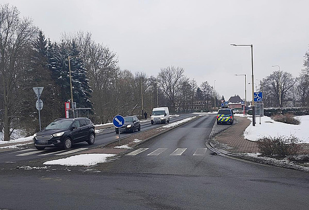 Srazil dívku na přechodu a ani nezastavil. Policie pátrá po řidiči i svědcích