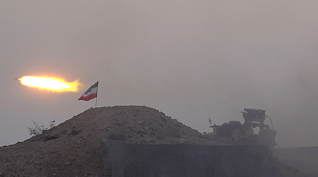 Írán nezničíte, varoval Chameneí. V Hormuzském průlivu cvičí revoluční gardy