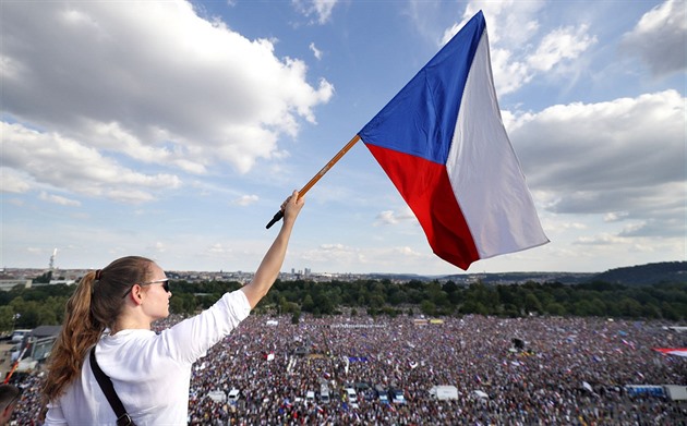 Speciální tramvaj, posílené metro. Doprava na Letnou během demonstrace v sobotu
