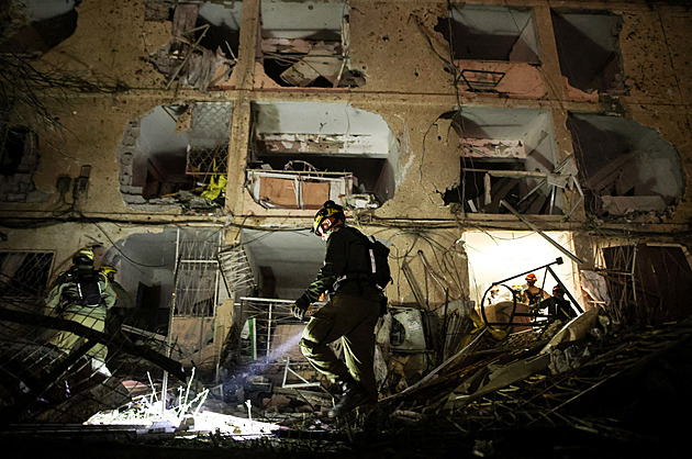 Desítky lidí v Izraeli utrpěly zranění po dopadu íránské rakety