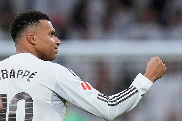 Dostane smlouvu? Mbappé se blýskl trefou do koše. Dobrá technika, chválí ho z NBA