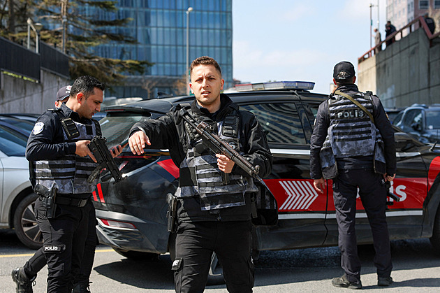 U konzulátu Izraele v Istanbulu se střílelo, policie zlikvidovala několik útočníků