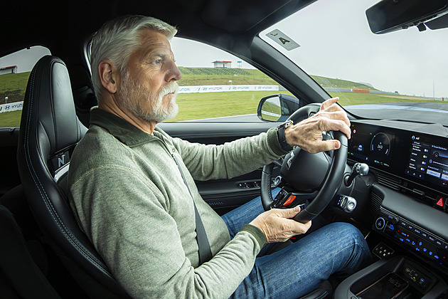 Vánice N-tuziasty nezastavila. Mostecký okruh s nimi zkusil i prezident Pavel