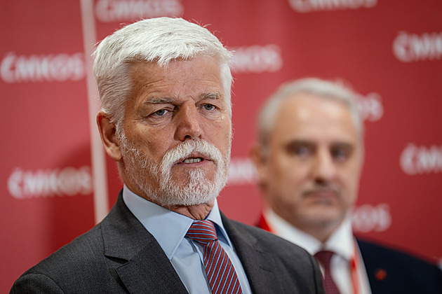 Češi nejvíce věří Pavlovi, ukázal průzkum. Babišova vláda i poslanci jsou na chvostu