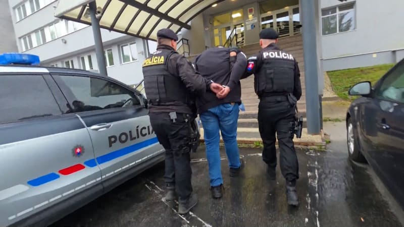 Nejdřív kytky, pak peklo. Slovenka, kterou násilník držel týden v kufru auta, promluvila