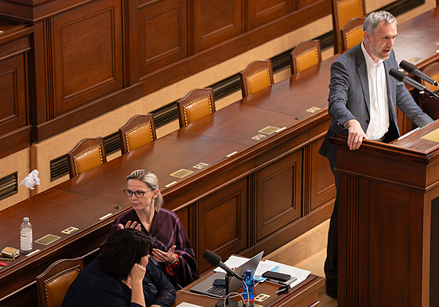 Hřib dal Mrázové QR kód, aby doplatila miliony za byt. Mistryně ho zahodila