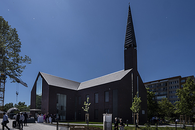 Linka metra D povede mormonským centrem. Církev zde má velké plány