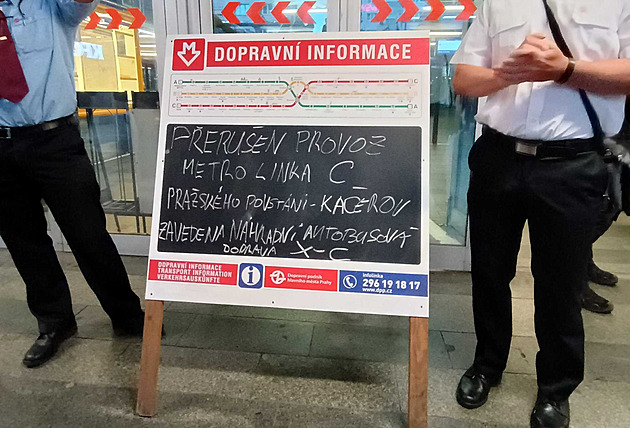 Ve stanici Budějovická srazila souprava metra člověka. Část linky C stála