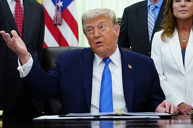 Trump odvolal útok na Írán, ropa následně výrazně zlevnila