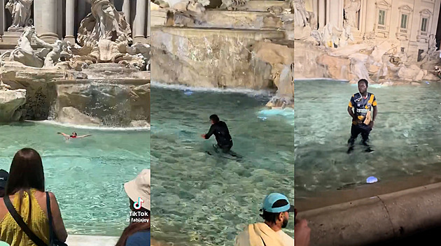 Vypadni! Turisté v Římě se navzdory zákazu koupou ve fontáně di Trevi