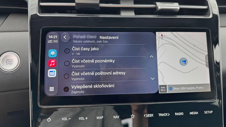 Konec diktování v angličtině: český vývojář vyřešil obří problém Apple CarPlay
